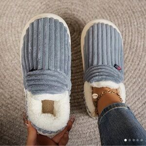 Cozy Gray Women's Slippers Sz 6.5 to 7